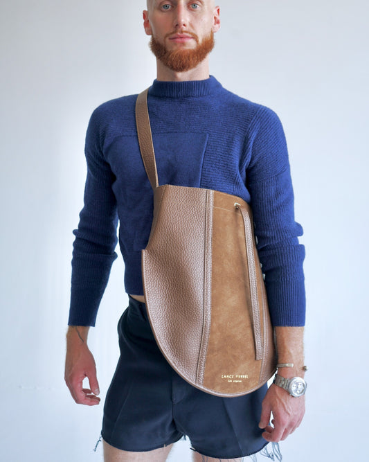 Galloway 01 — Spectatore — Channeled Convertible Bellows Bag: Noisette