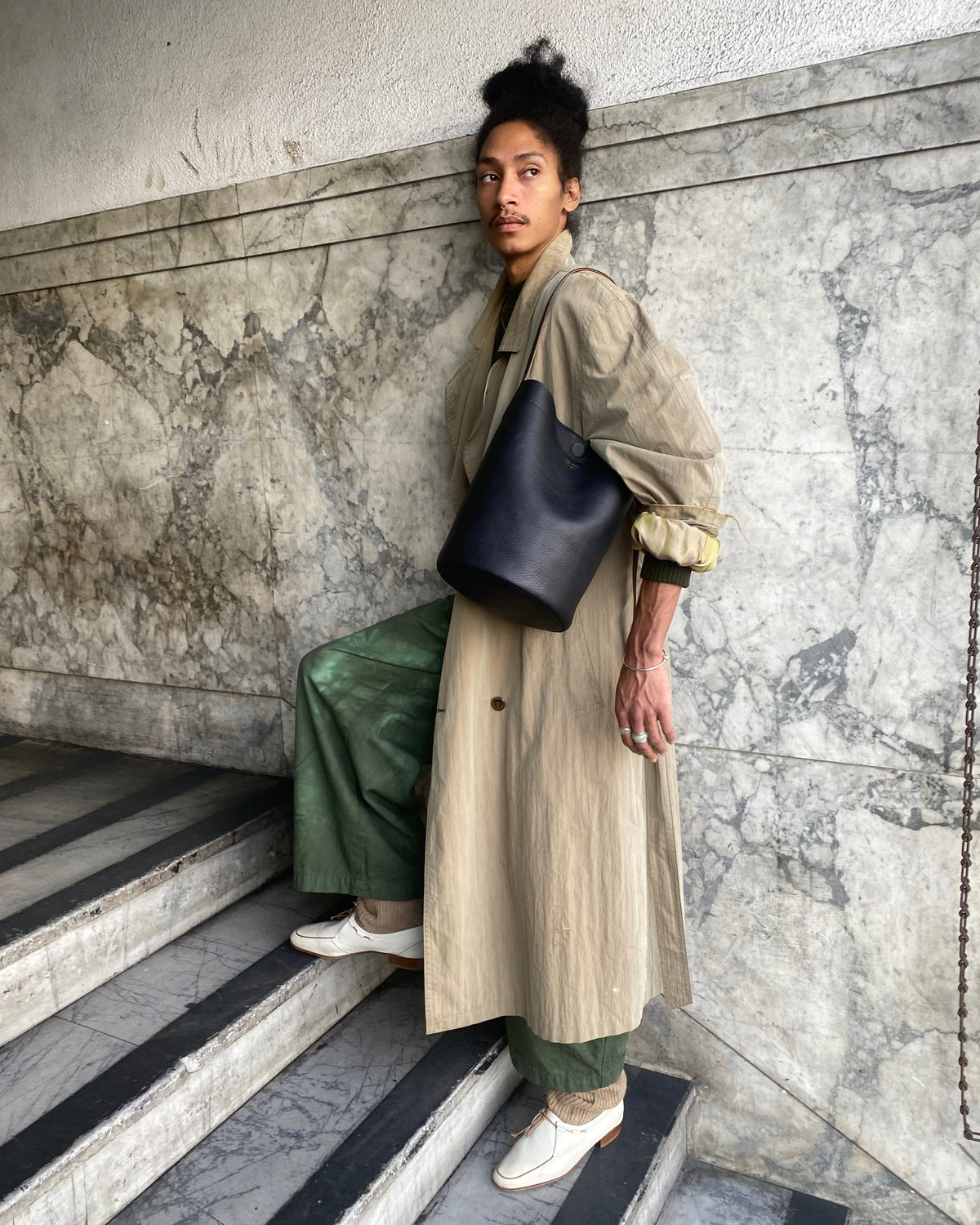 Bongo 01 — Convertible Crossbody Bucket Bag: Carbon