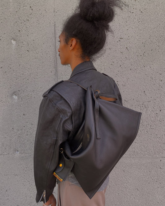 Gilli 01 — Convertible Crossbody Pouch: Carbon