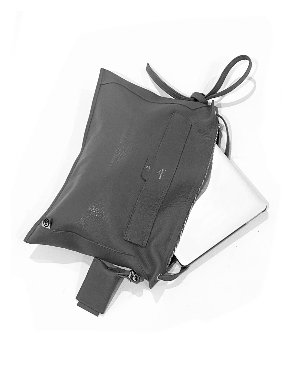 Gilli 01 — Convertible Crossbody Pouch: Pecannes